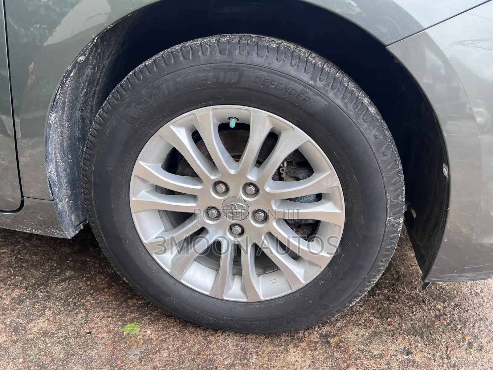 Toyota Sienna XLE FWD 8-Passenger 2013 Gray