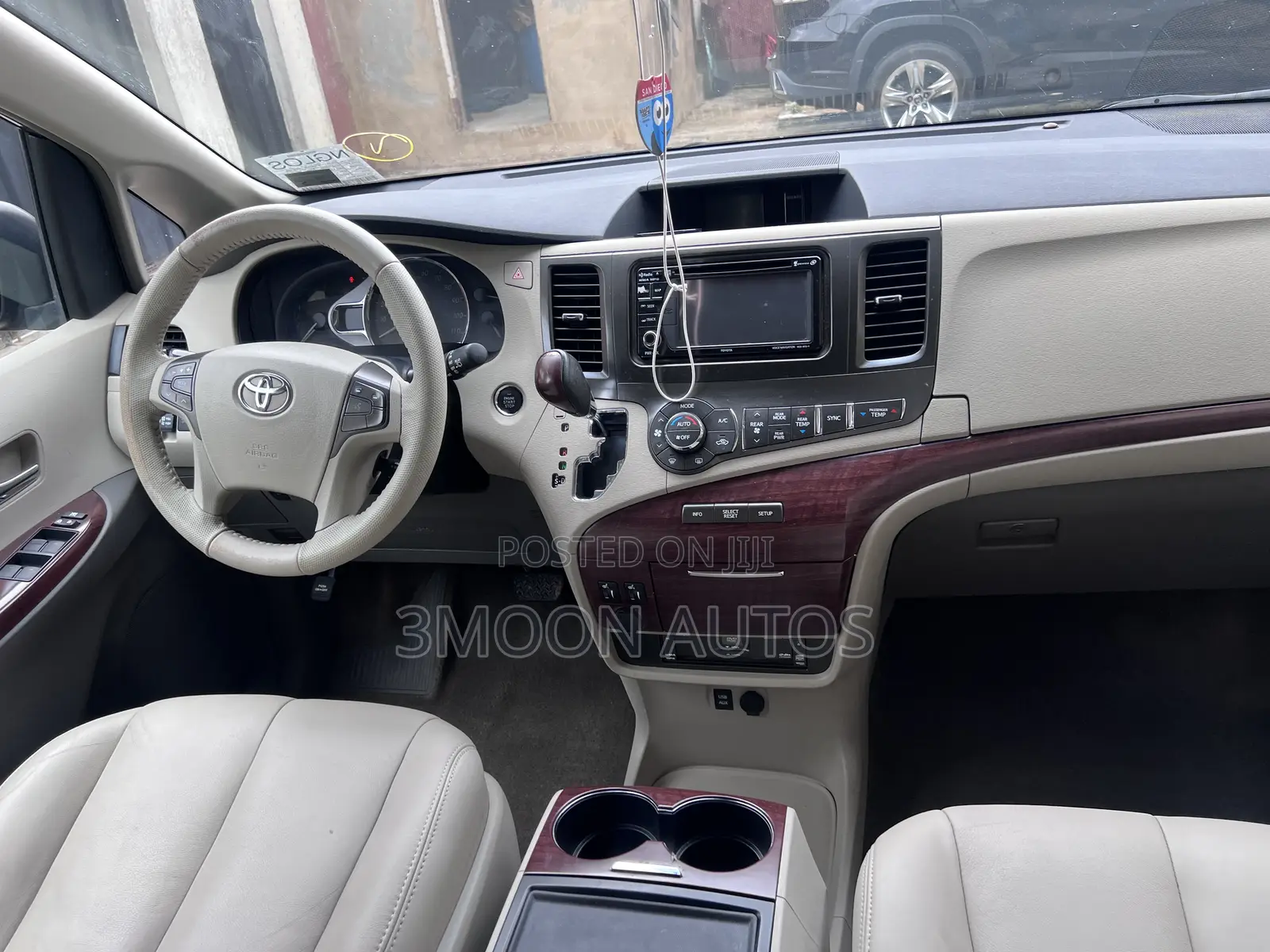 Toyota Sienna XLE FWD 8-Passenger 2013 Gray