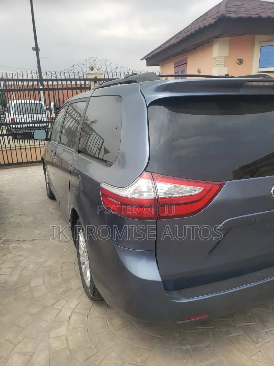 Toyota Sienna 2016 Blue