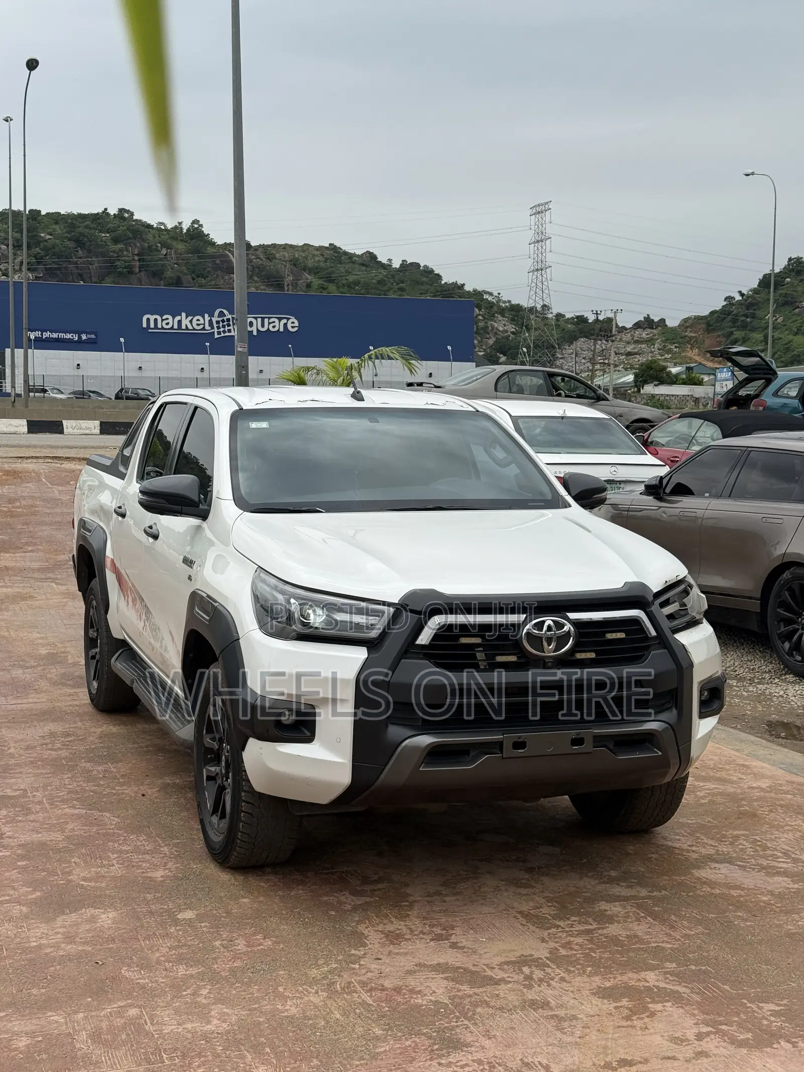 Toyota Hilux Revo Double Cab Petrol 2.7 RWD 2022 White