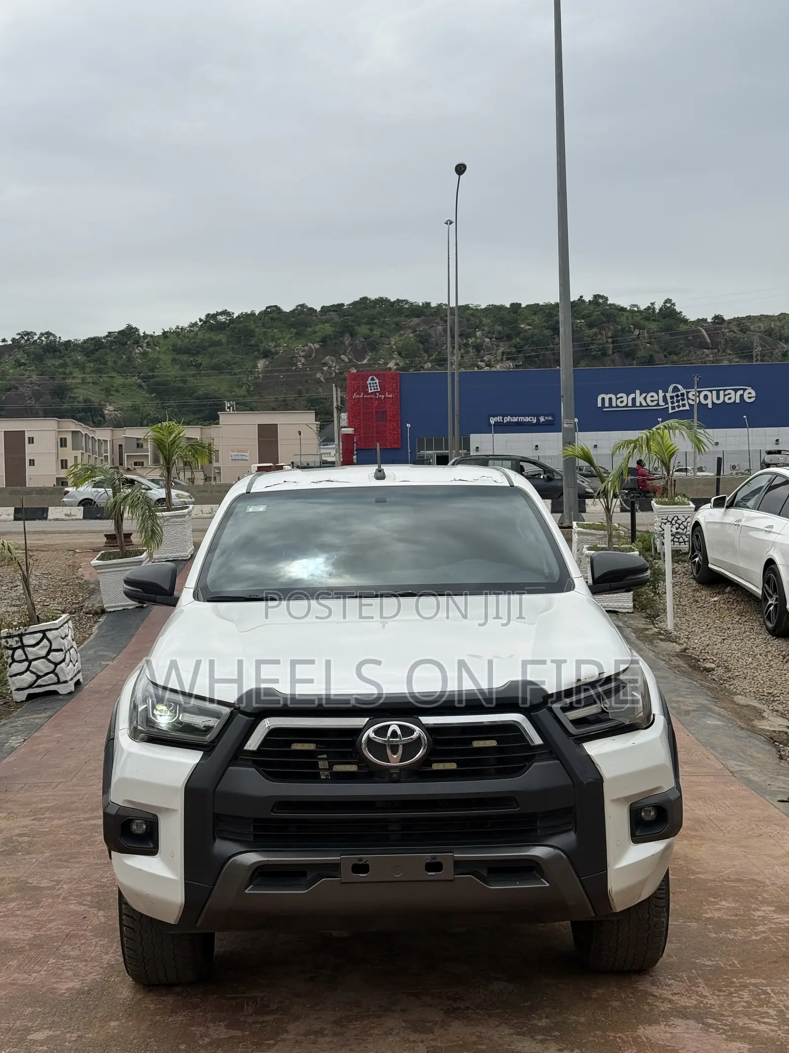Toyota Hilux Revo Double Cab Petrol 2.7 RWD 2022 White