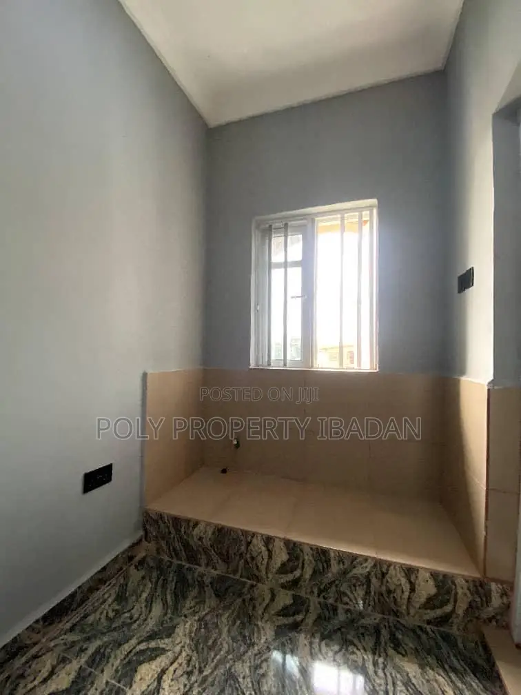 2bdrm Apartment in Bolumole, CHallenge / Ibadan for rent