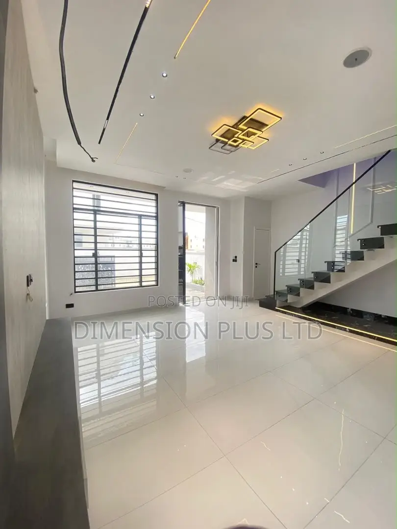 4bdrm Duplex in Ikota for sale
