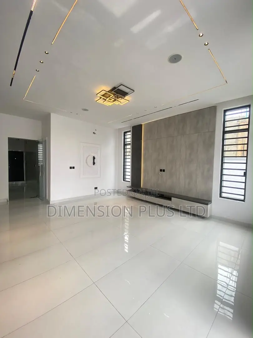 4bdrm Duplex in Ikota for sale