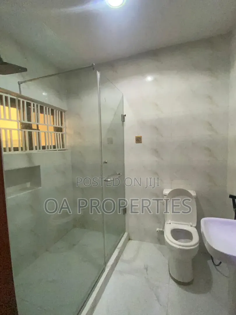 Furnished 11bdrm Mansion in Alafia Estate Orogun for sale