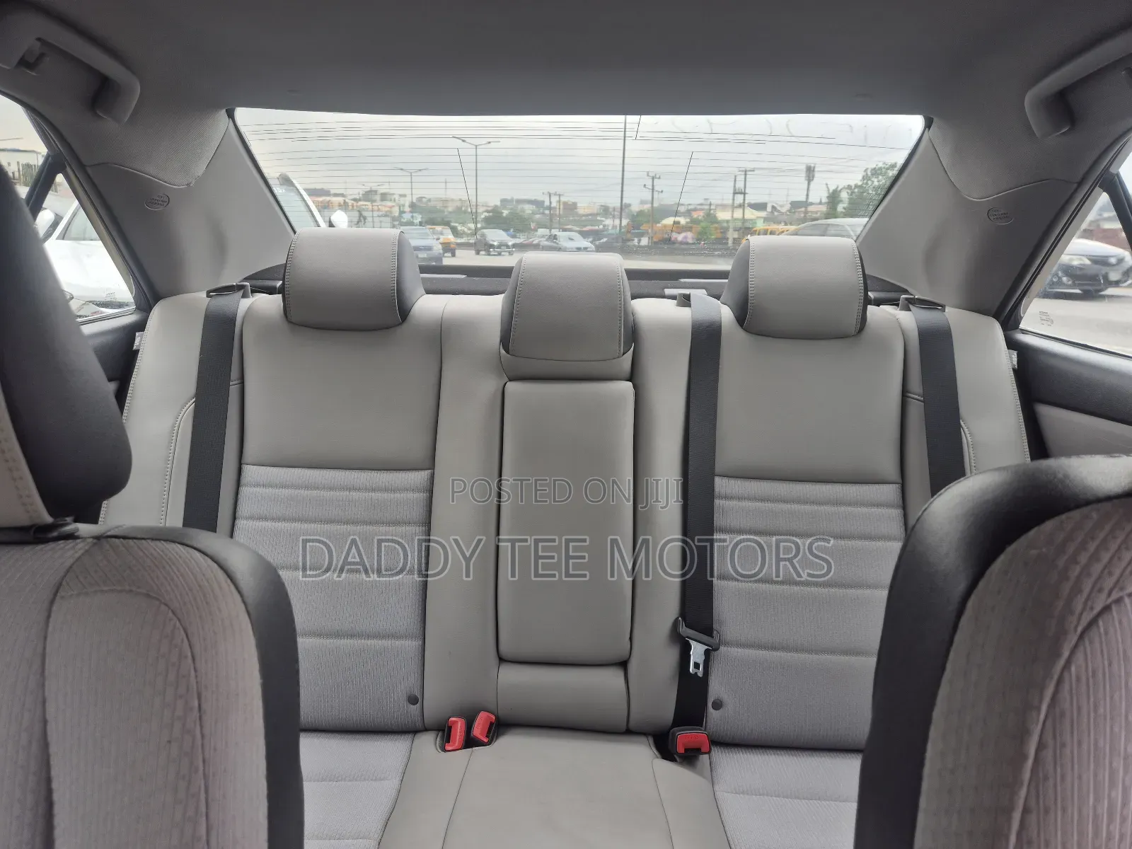 Toyota Camry SE 4dr Sedan (2.5L 4cyl 6A) 2016 Gray
