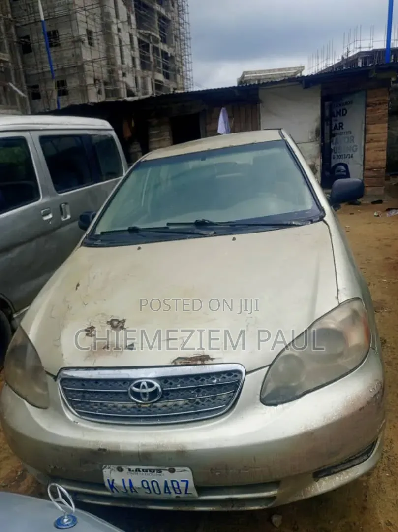 Toyota Corolla 2004 Gold