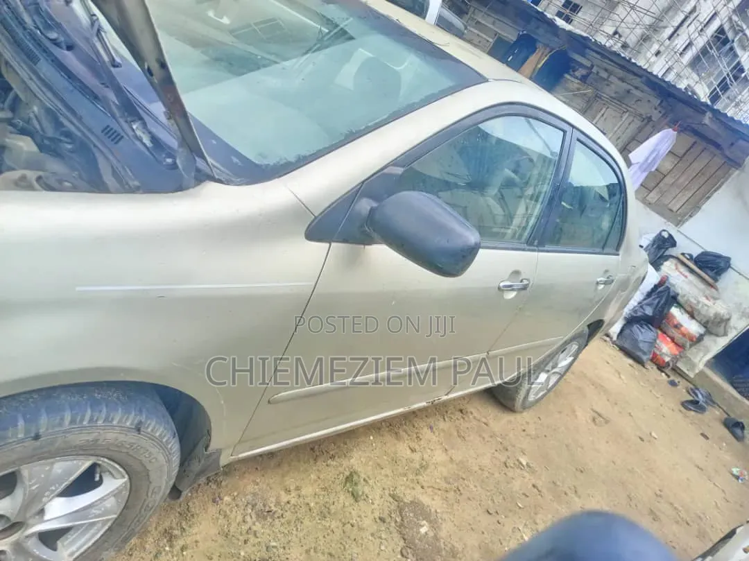 Toyota Corolla 2004 Gold