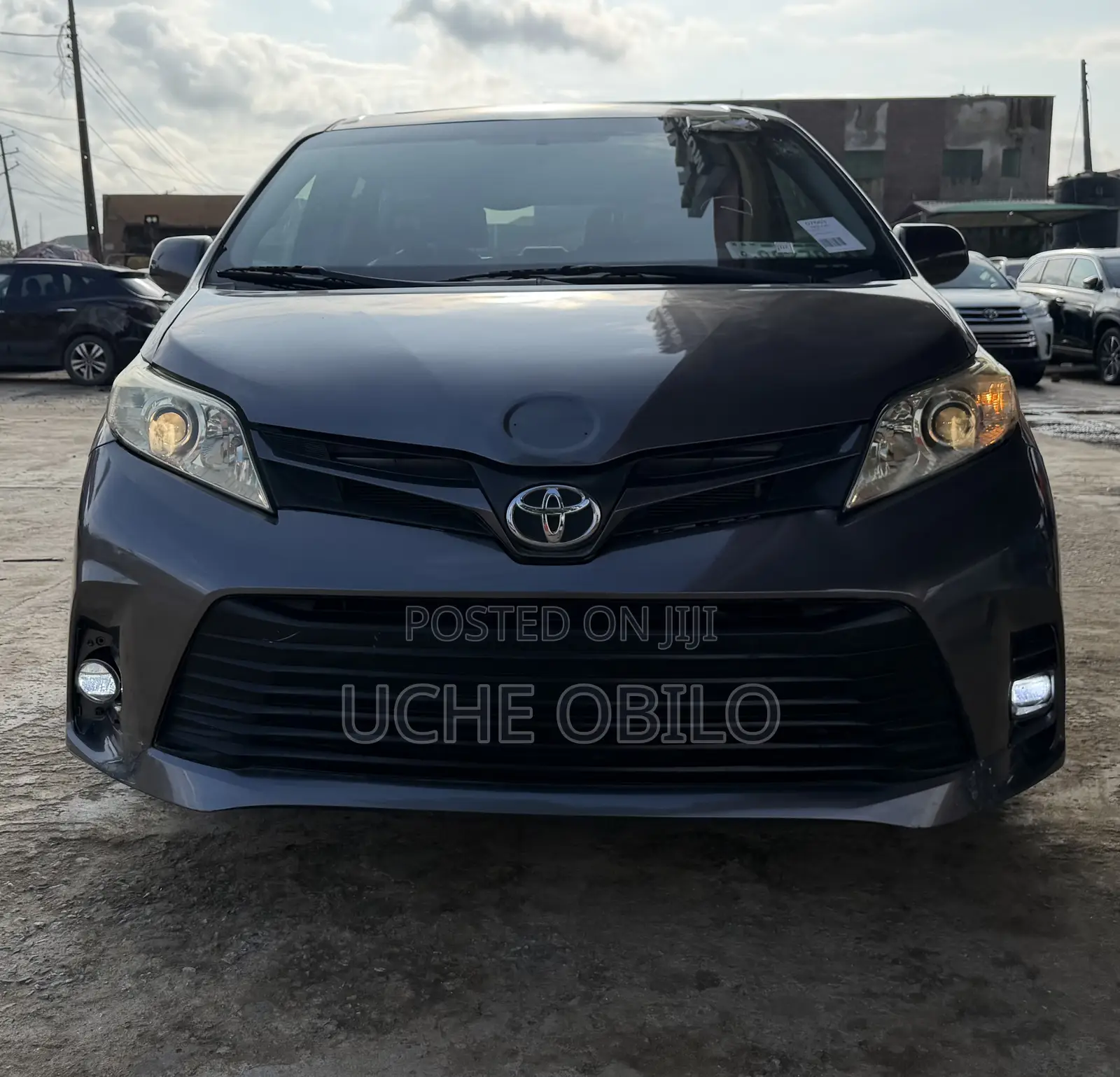 Toyota Sienna XLE Premium 7 Passenger (3.5L 6cyl 8A) 2017 Gray
