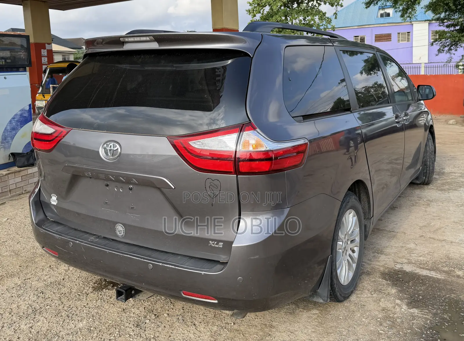 Toyota Sienna XLE Premium 7 Passenger (3.5L 6cyl 8A) 2017 Gray