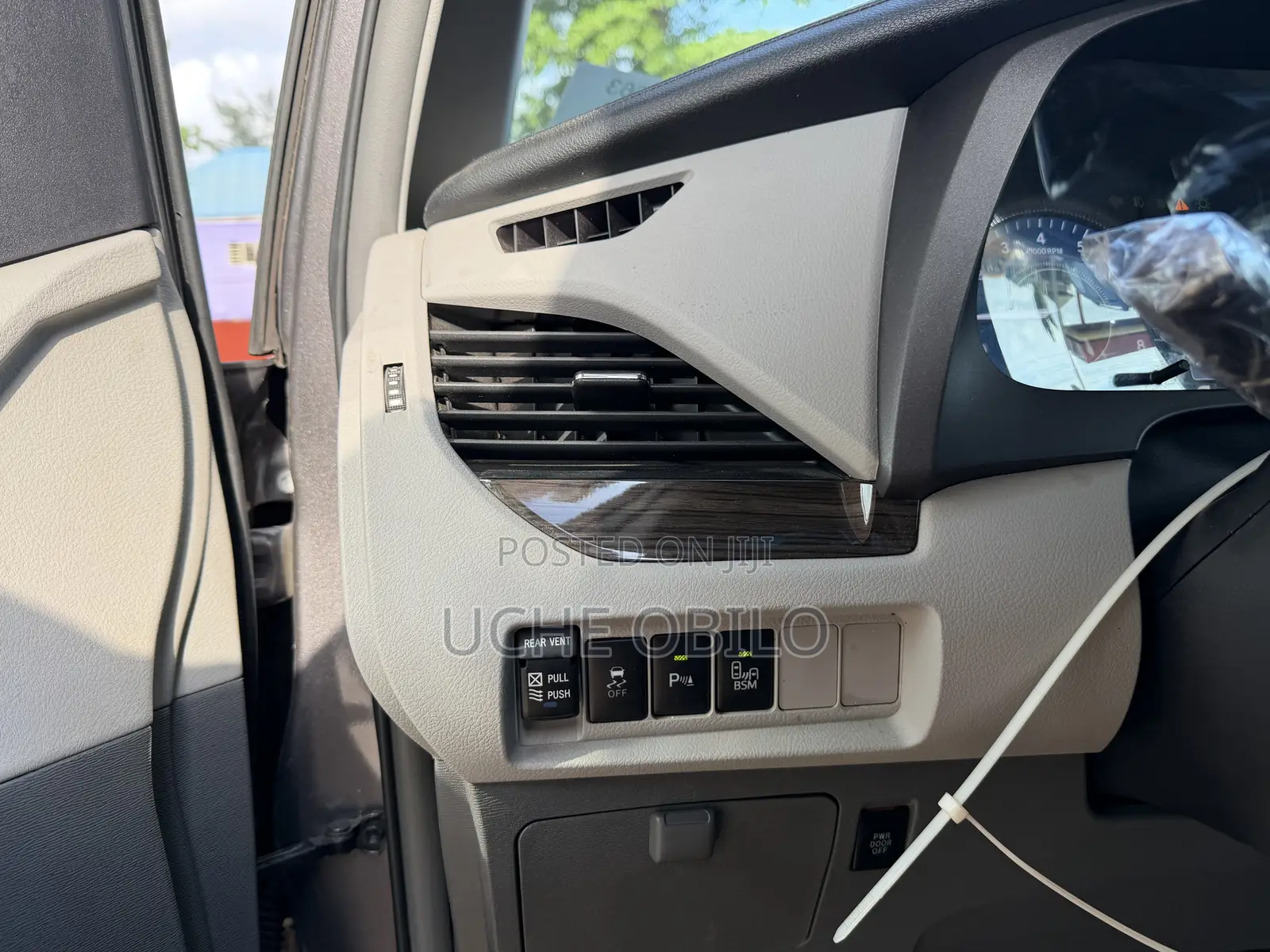 Toyota Sienna XLE Premium 7 Passenger (3.5L 6cyl 8A) 2017 Gray