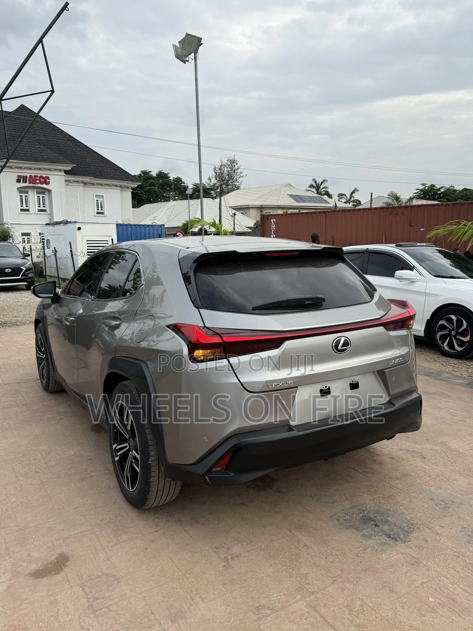 Lexus UX 250h 2021 Brown