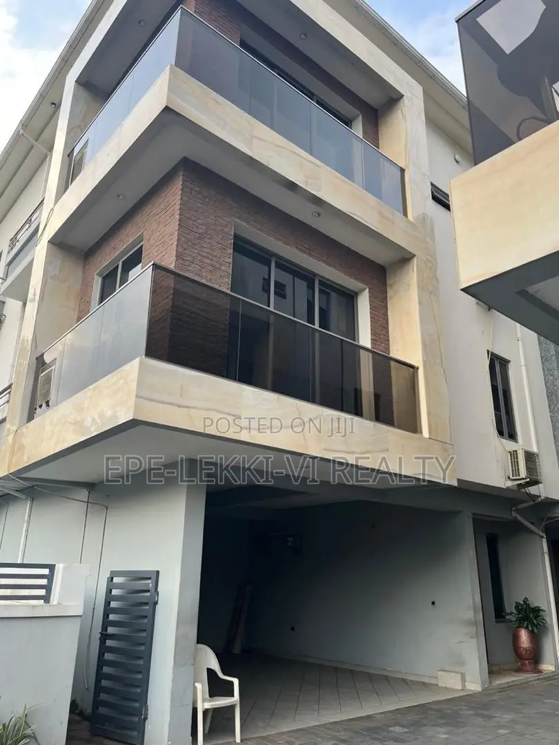3bdrm Block of Flats in Lekki Phase 1 for rent