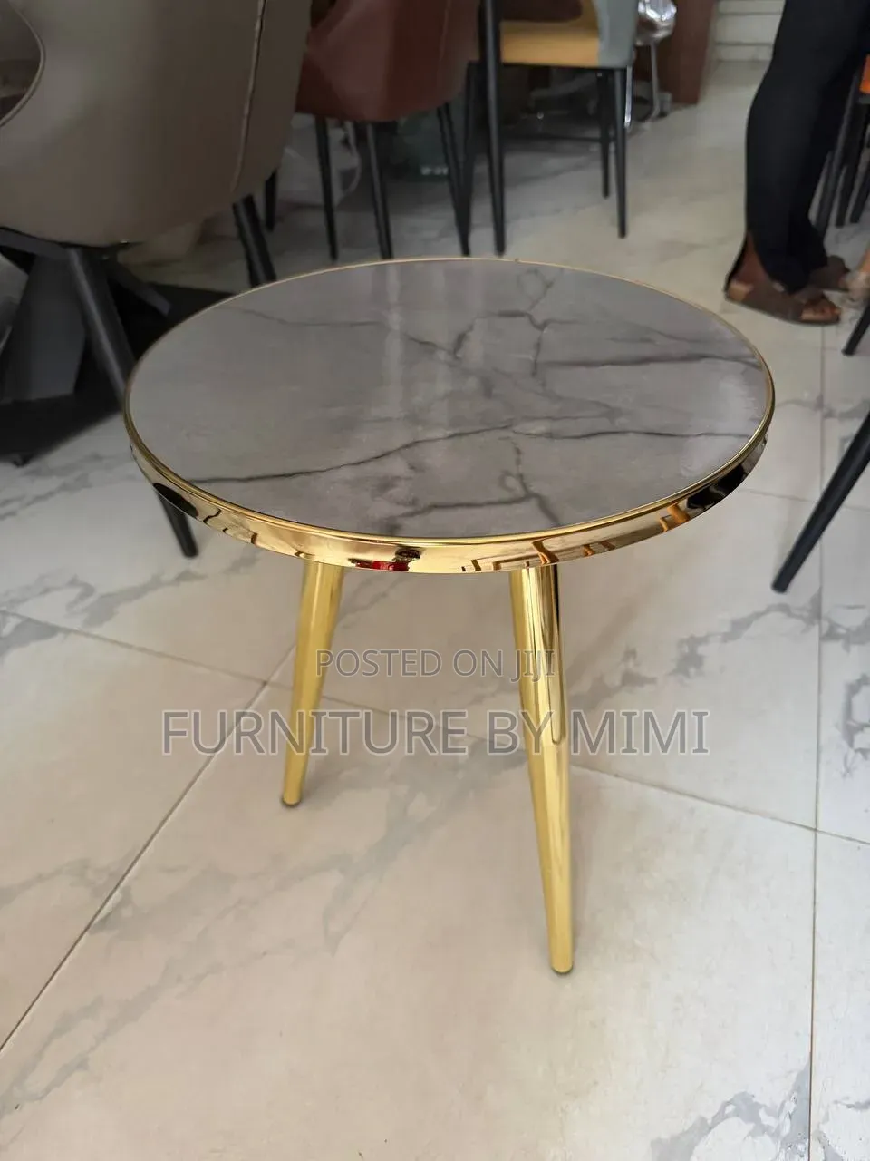 Luxury Imported 5-Piece Nesting Center Table Side Stools Set