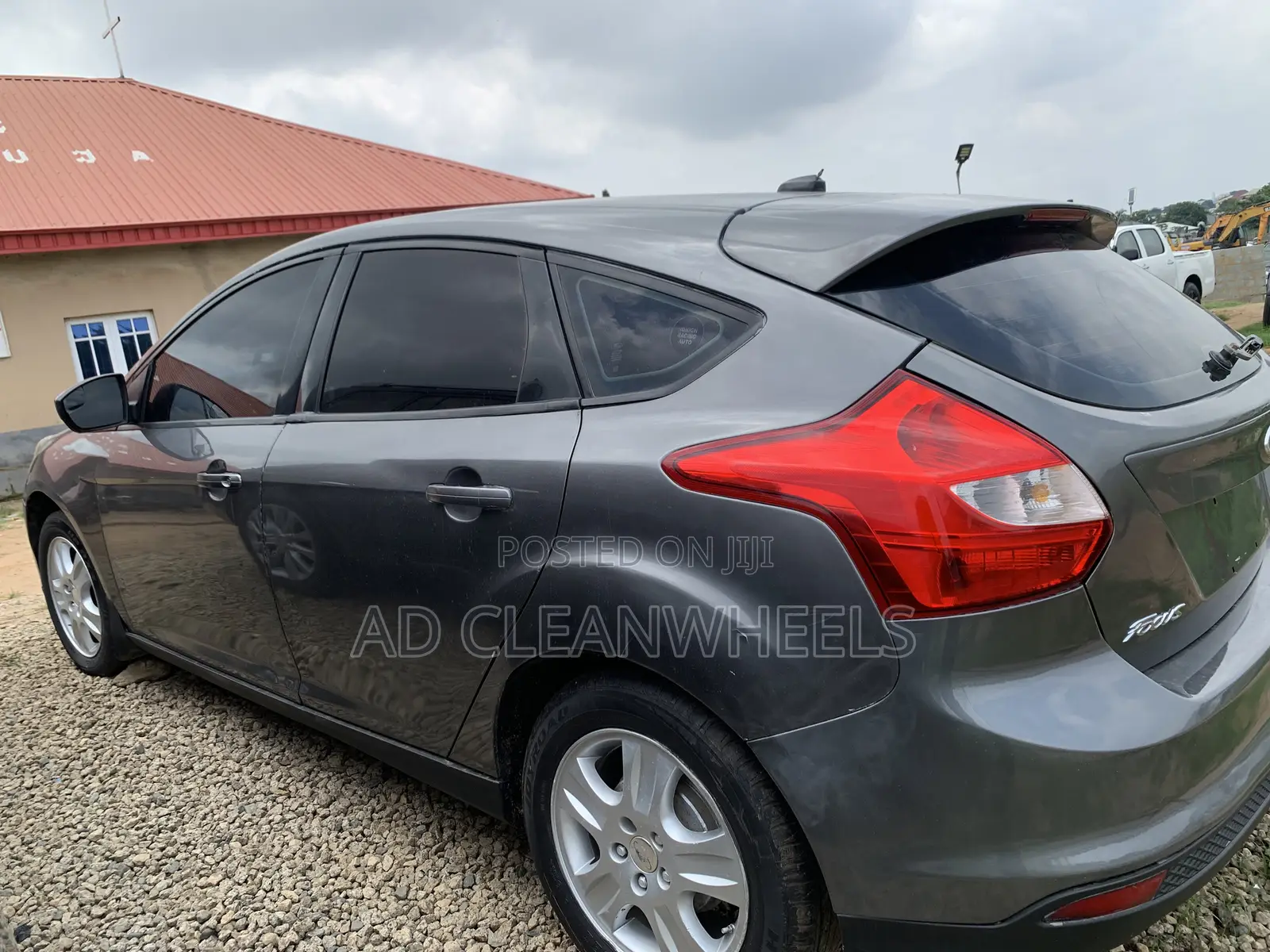 Ford Focus SE 4dr Hatchback (2.0L 4cyl 5M) 2014 Gray