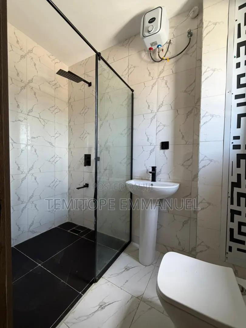 Furnished 1bdrm Apartment in Lekki Phase 1 for sale