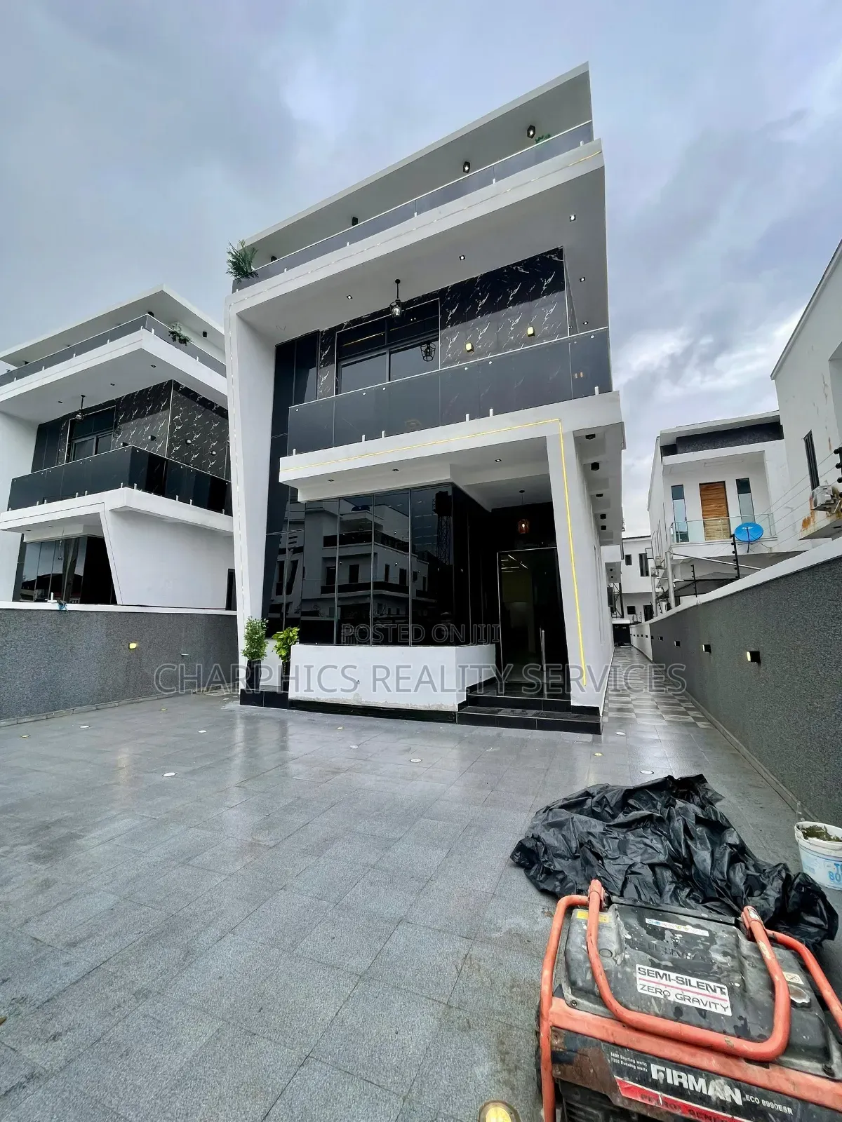 5bdrm Duplex in Lekki Phase 1 for sale
