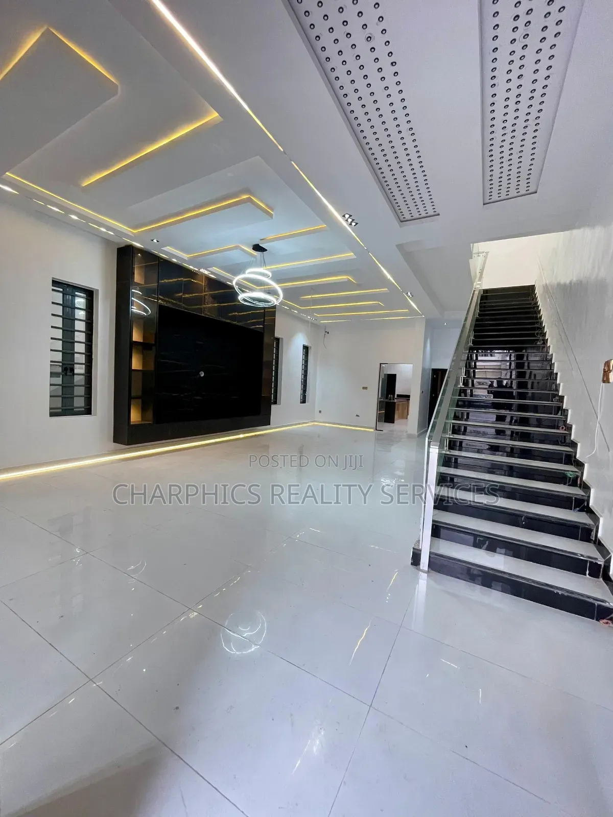 5bdrm Duplex in Lekki Phase 1 for sale