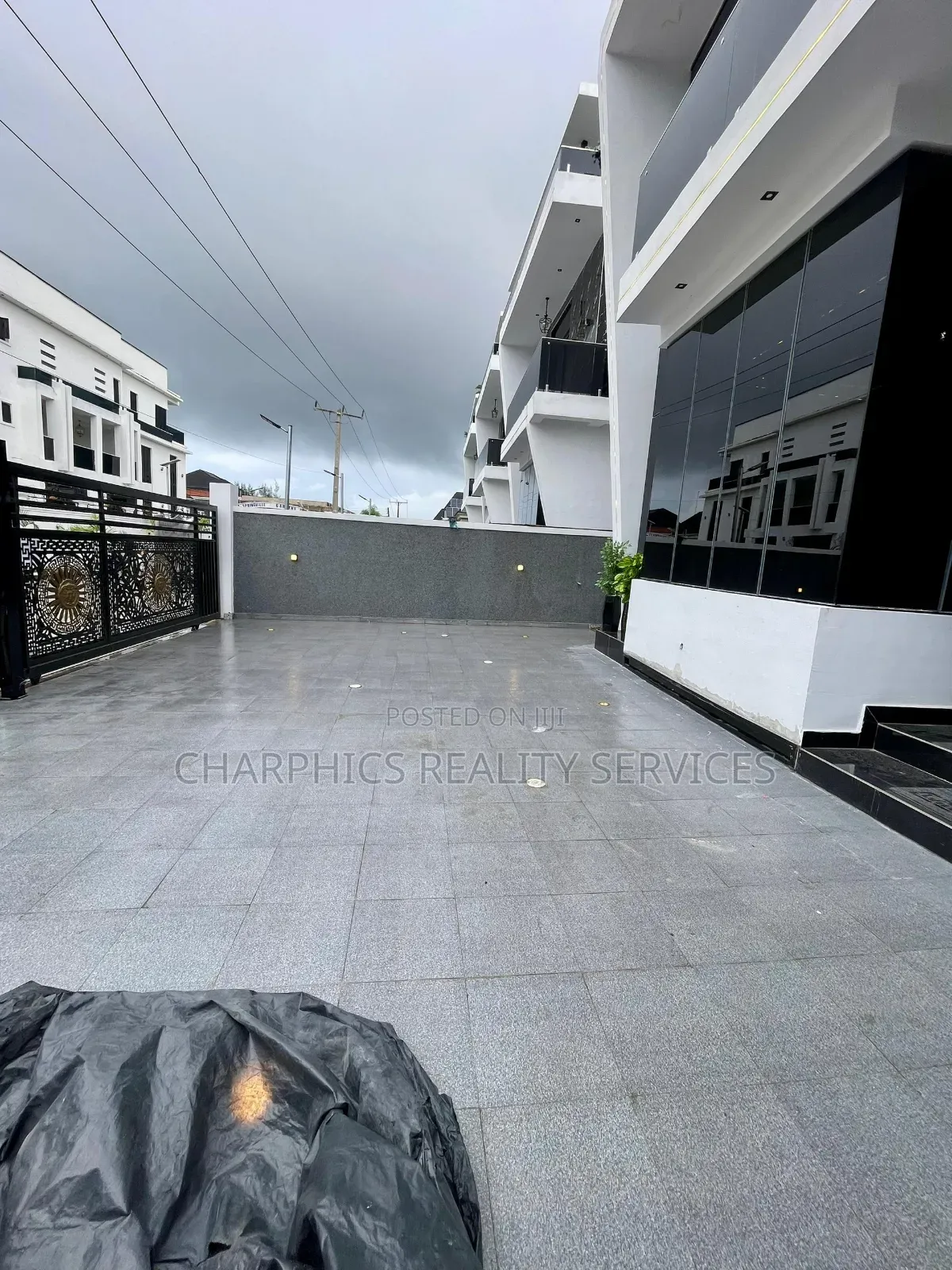 5bdrm Duplex in Lekki Phase 1 for sale