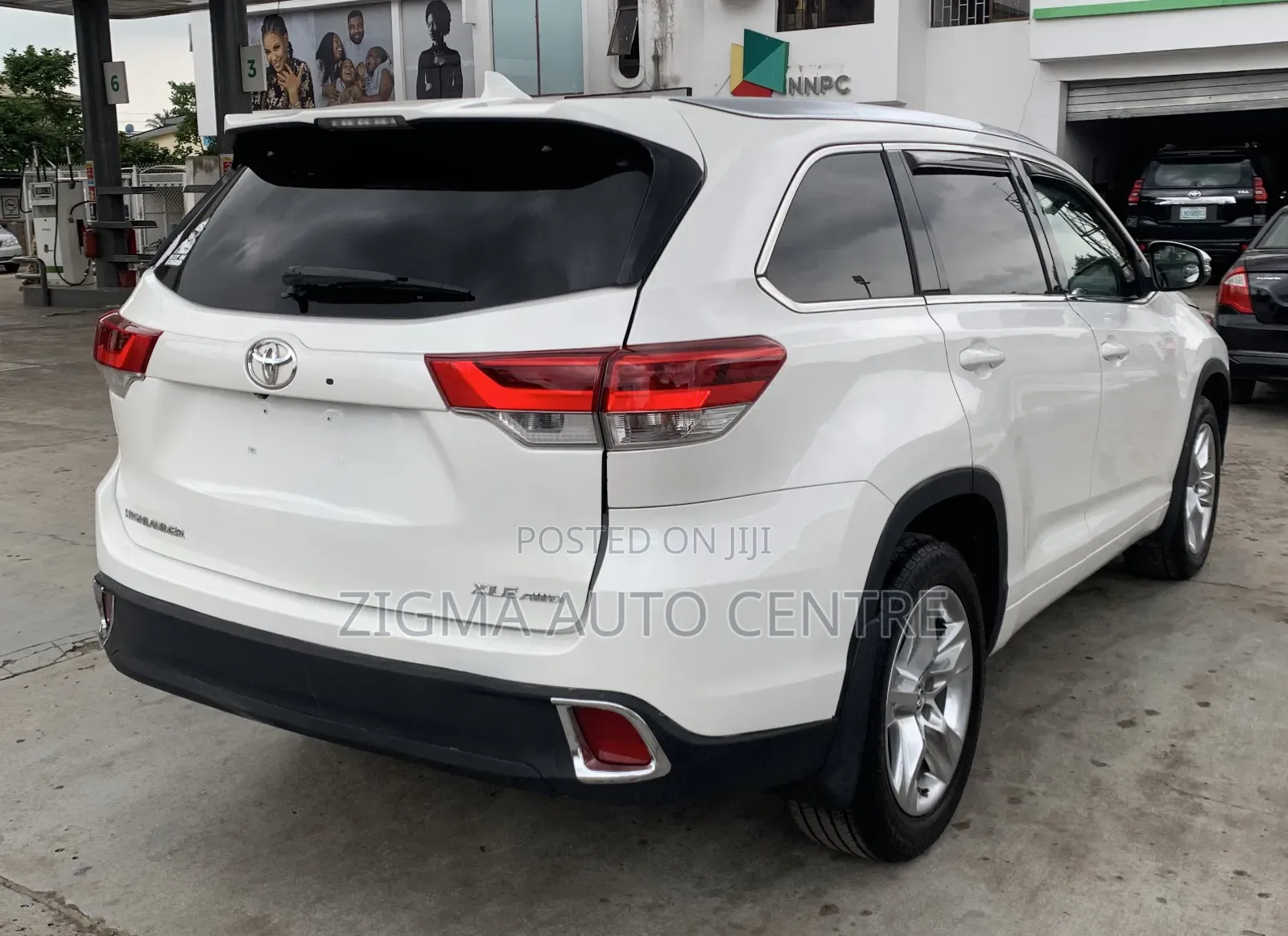 Toyota Highlander XLE 4dr SUV AWD (3.5L 6cyl 6A) 2015 White