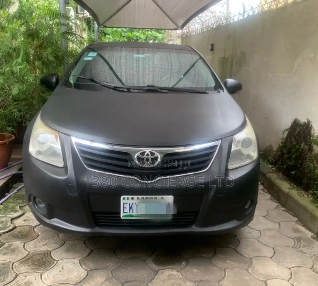Toyota Avensis 2012 Matt Black