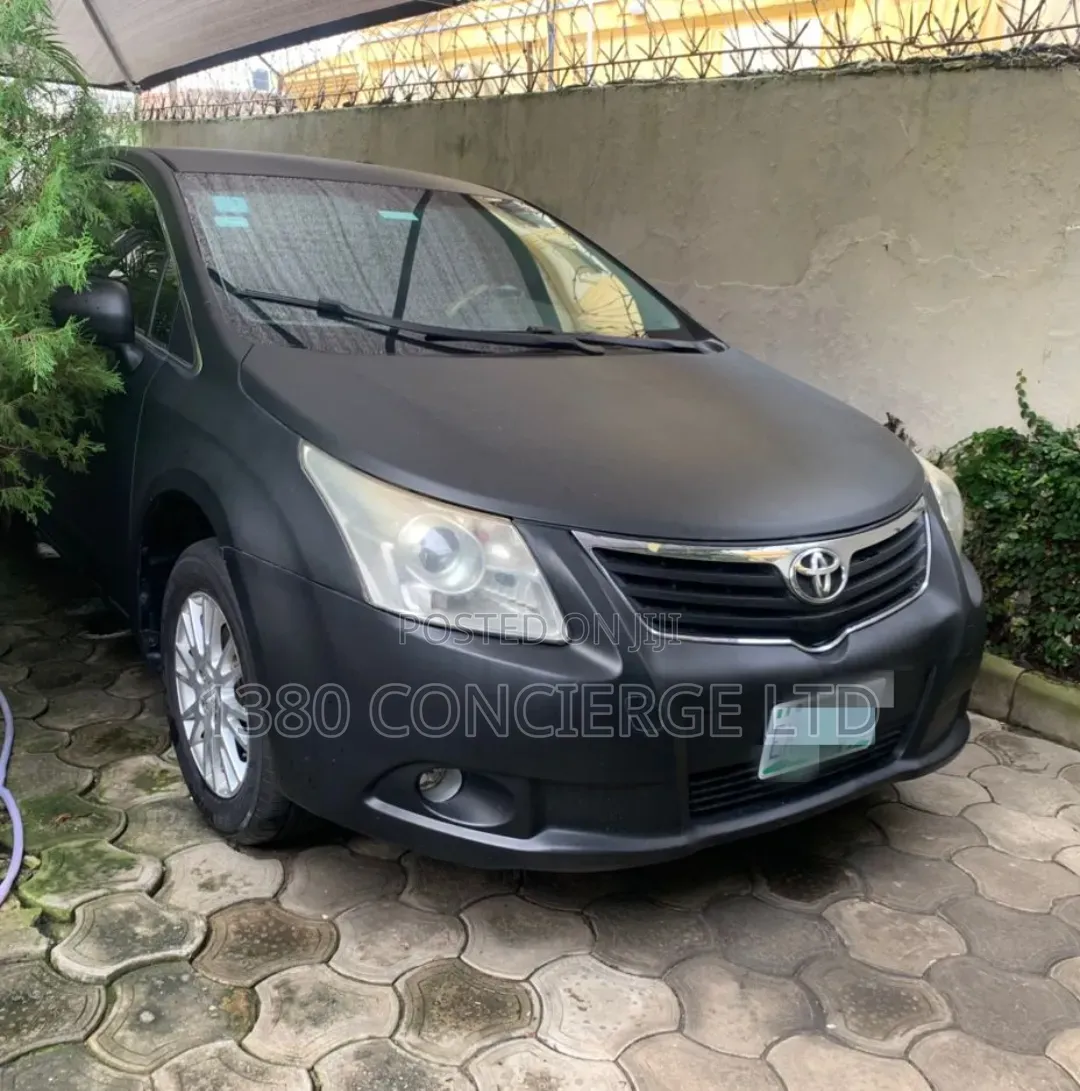 Toyota Avensis 2012 Matt Black