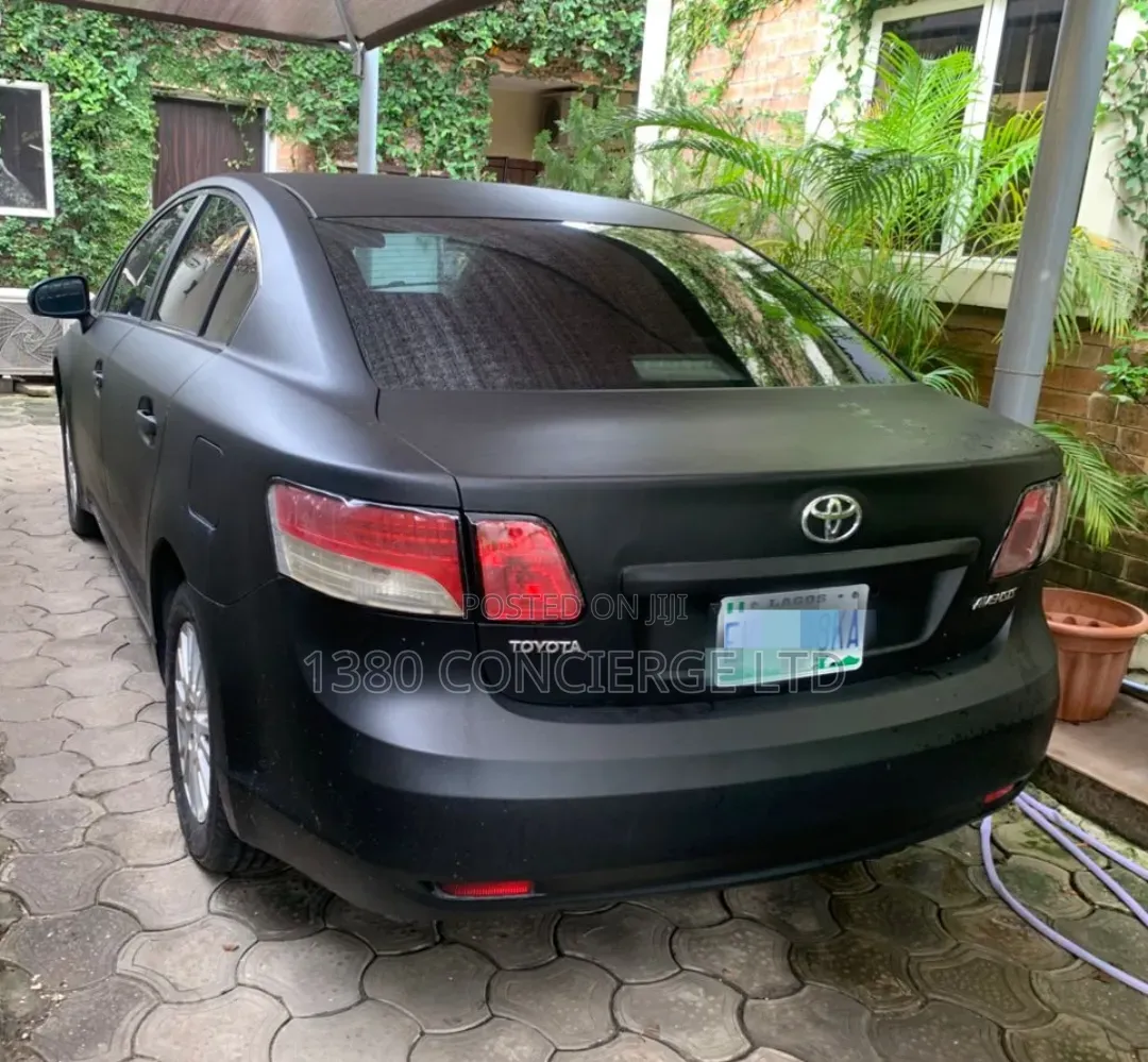 Toyota Avensis 2012 Matt Black