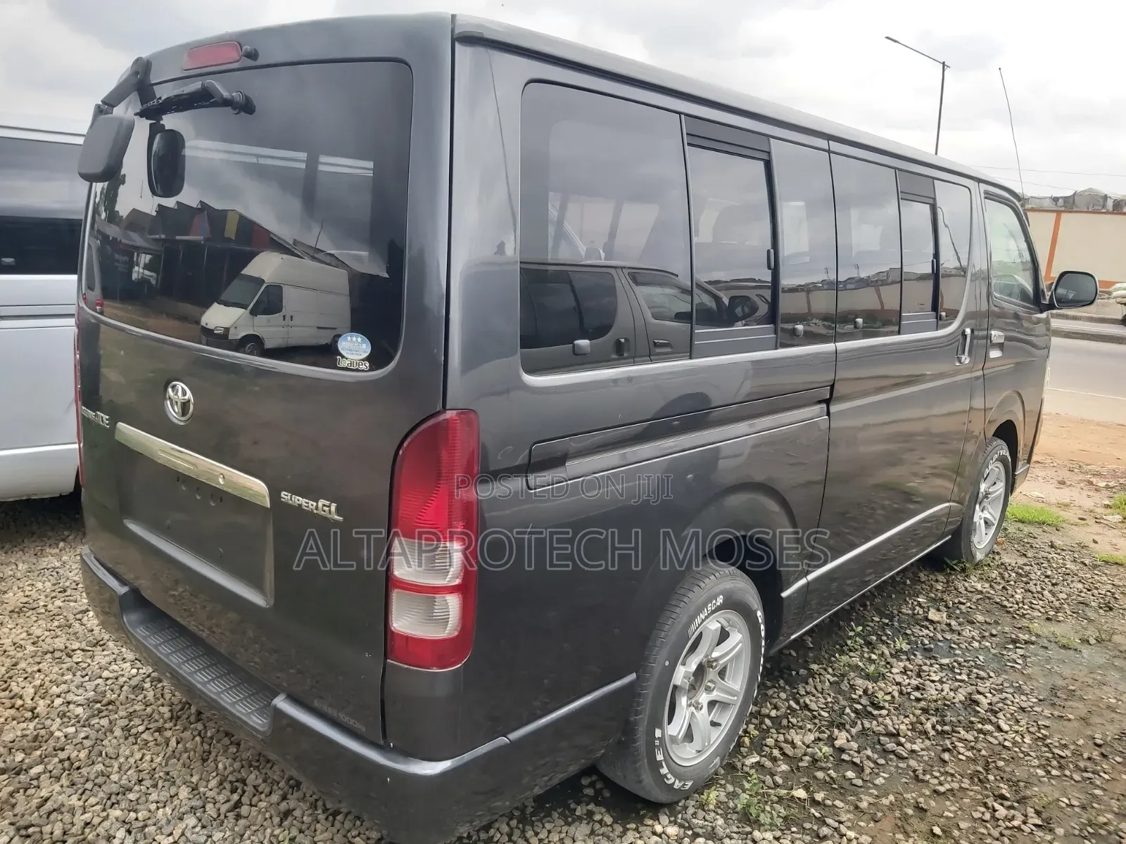 Toyota HiAce 2014 Black