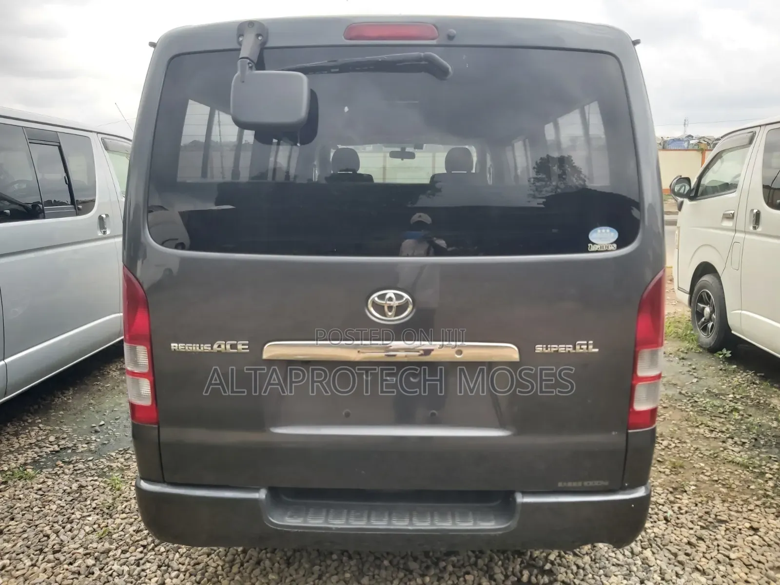 Toyota HiAce 2014 Black