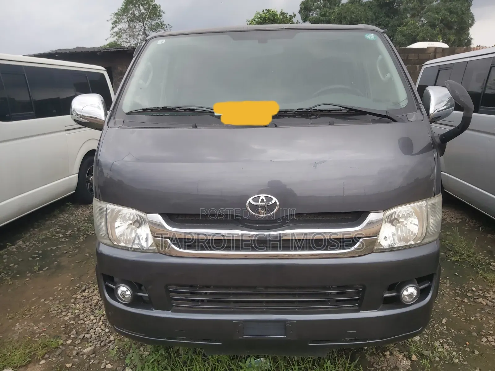 Toyota HiAce 2014 Black