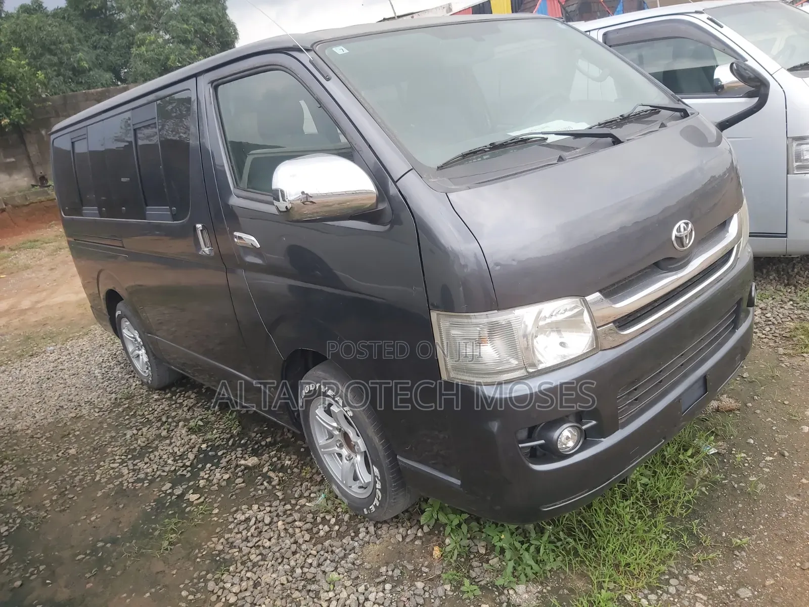 Toyota HiAce 2014 Black