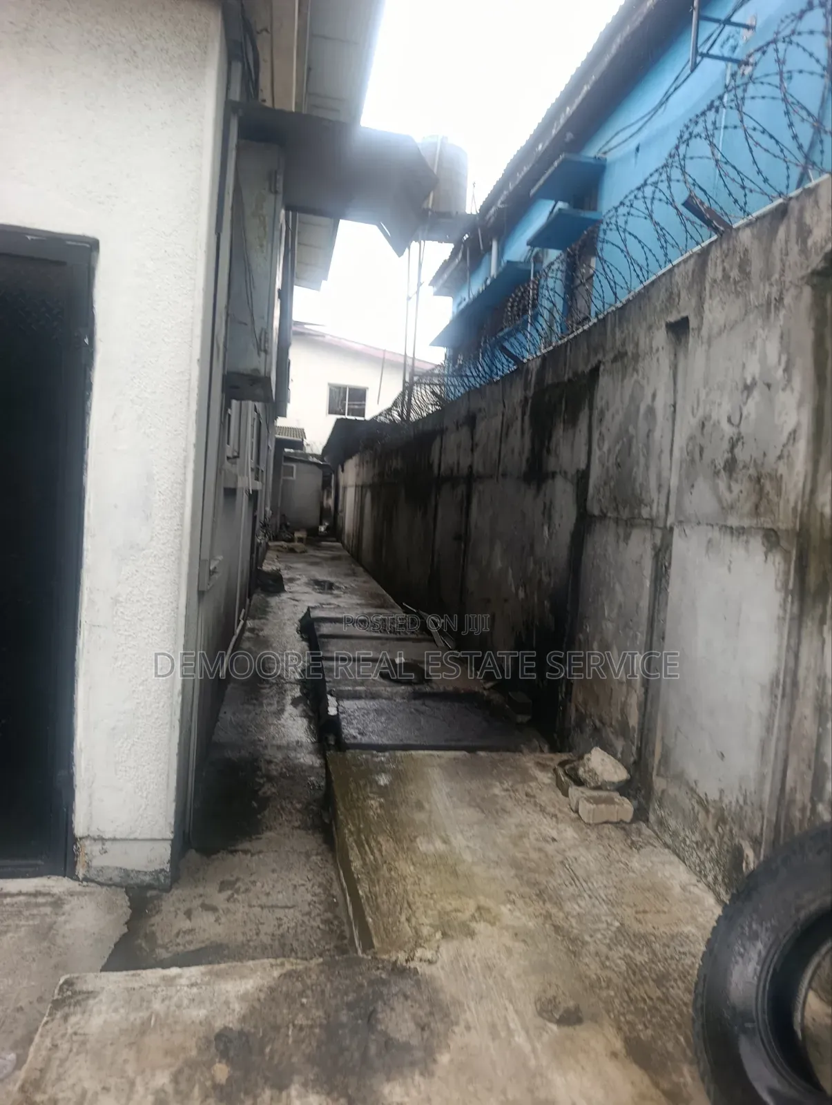 10bdrm Apartment in Awolowo Road, Falomo for sale