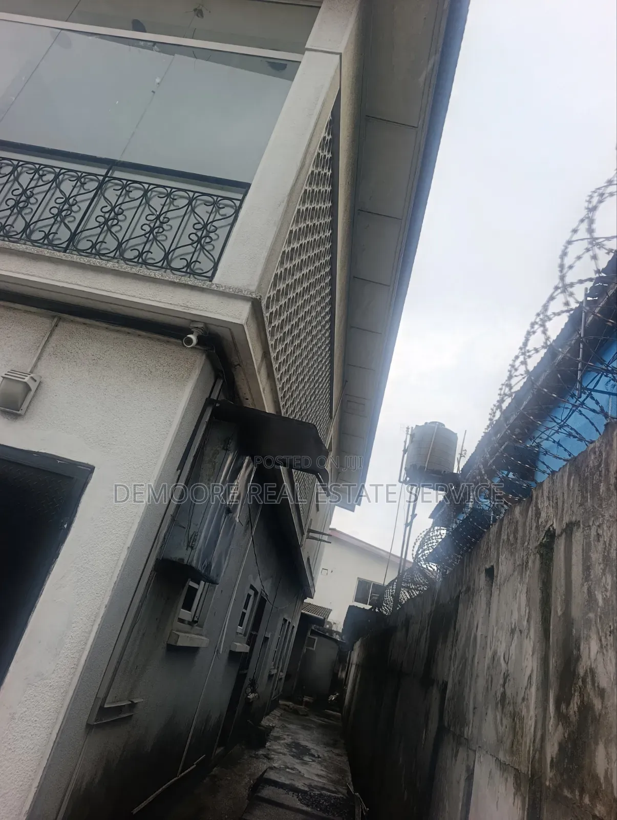 10bdrm Apartment in Awolowo Road, Falomo for sale