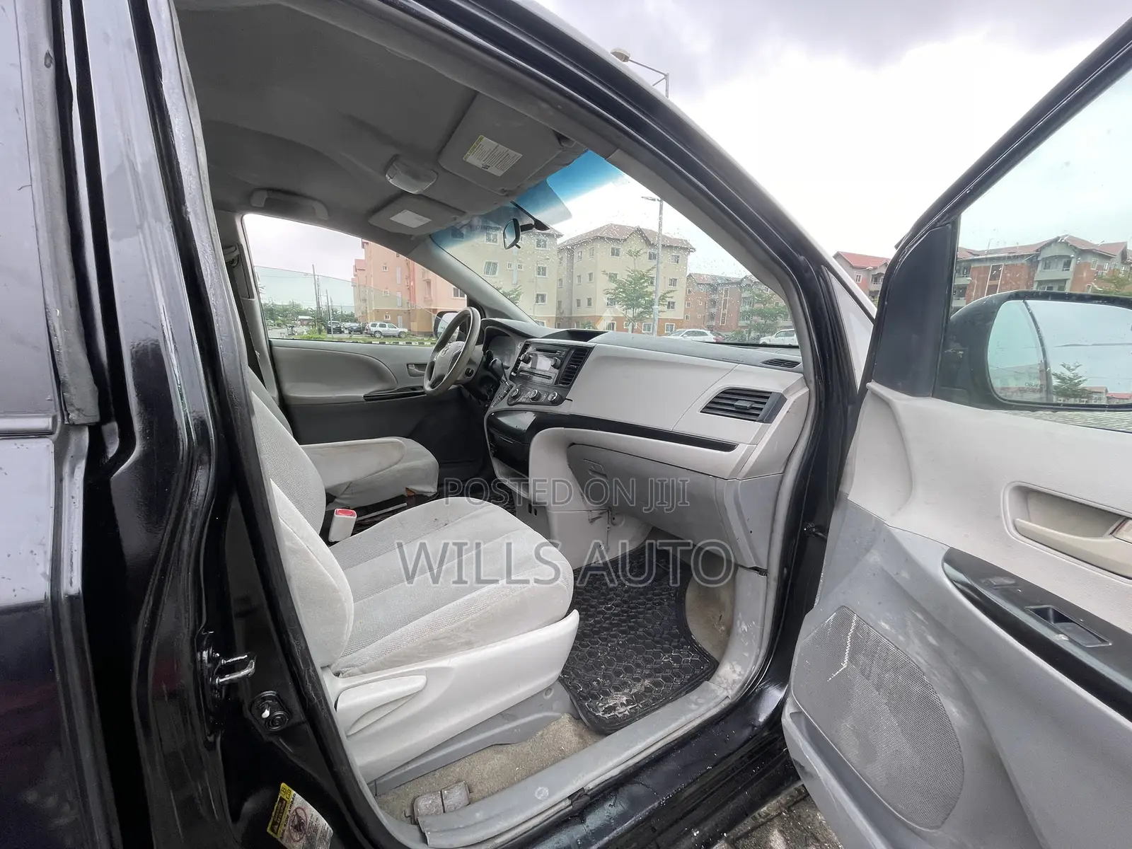 Toyota Sienna 2013 Black