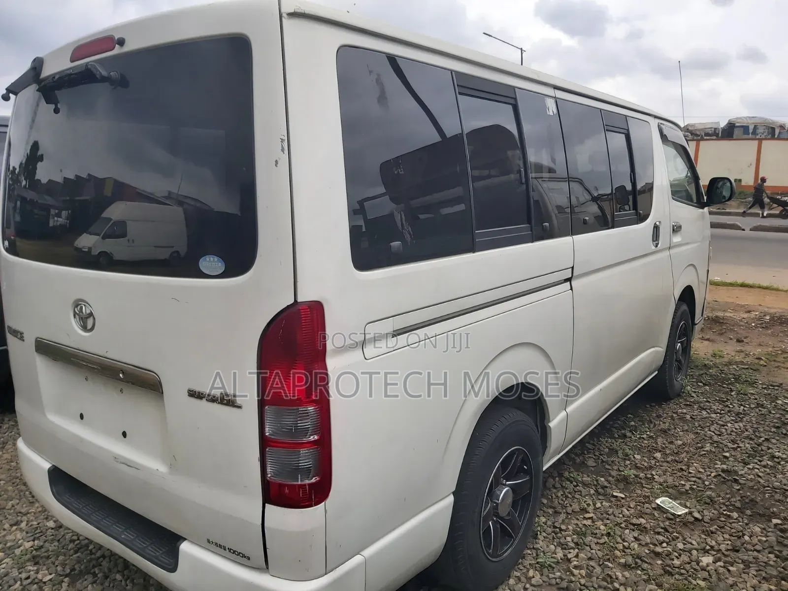 Toyota HiAce 2014 White