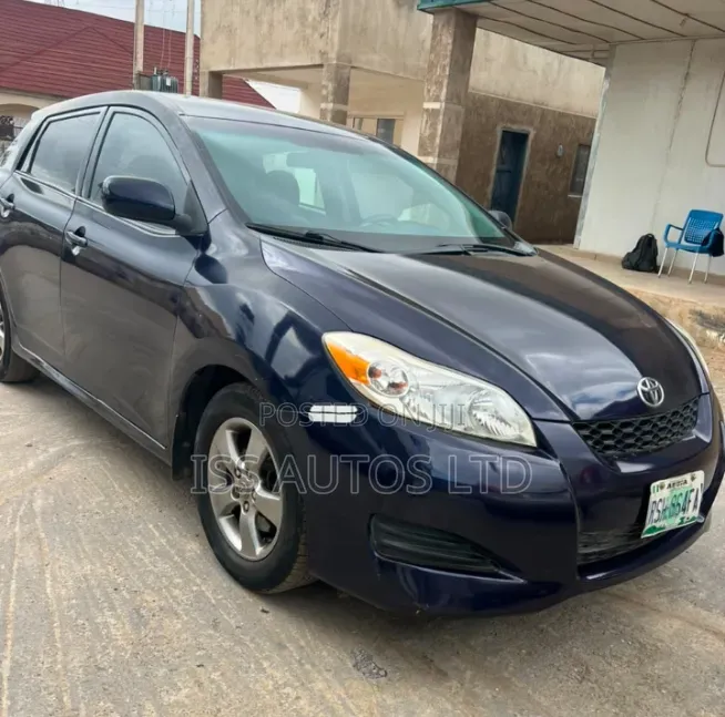 Toyota Matrix XRS Hatchback FWD (2.4L 4cyl 5A) 2010 Blue