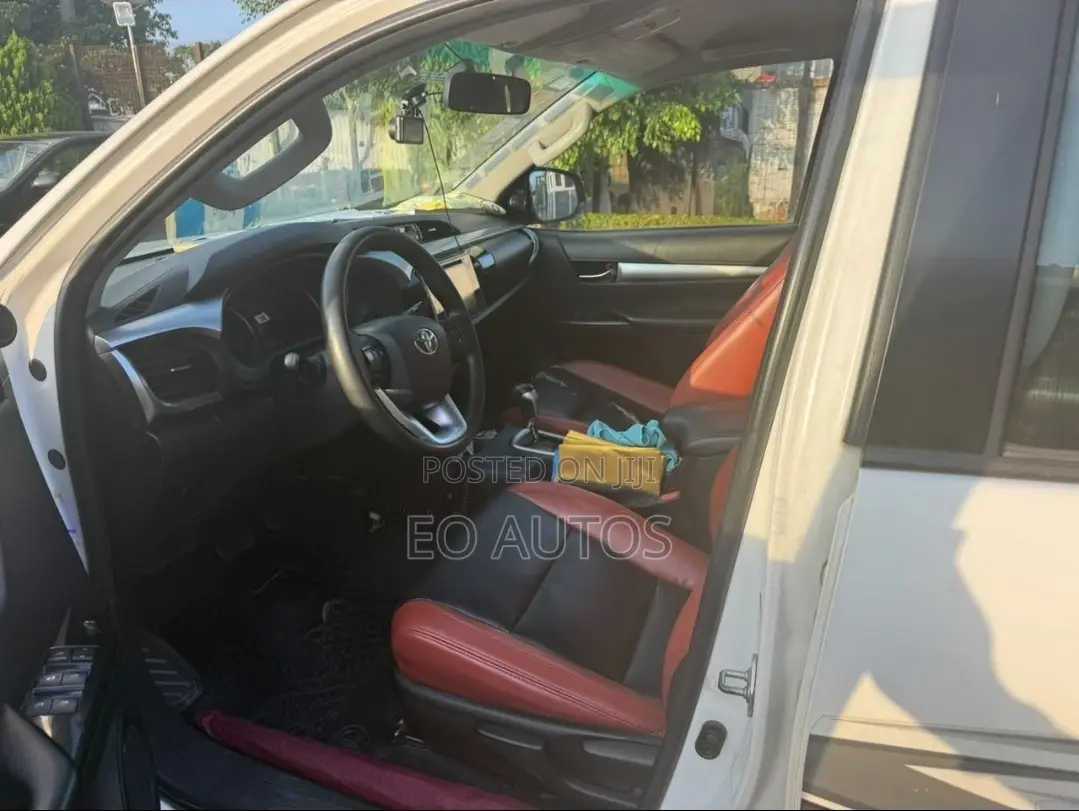 Toyota Hilux 2019 White