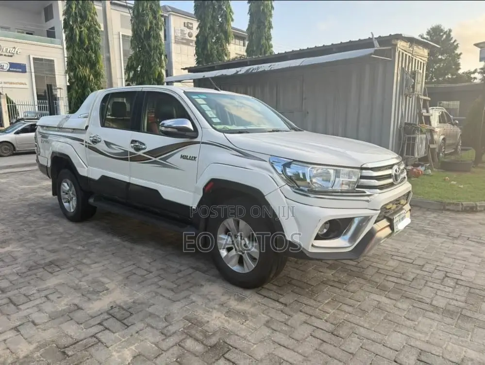 Toyota Hilux 2019 White