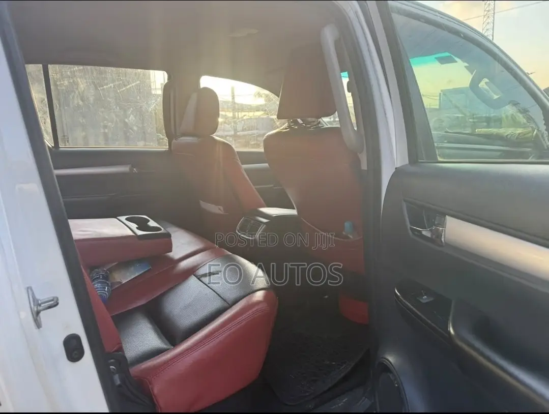 Toyota Hilux 2019 White