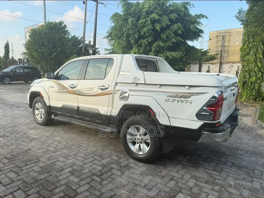 Toyota Hilux 2019 White