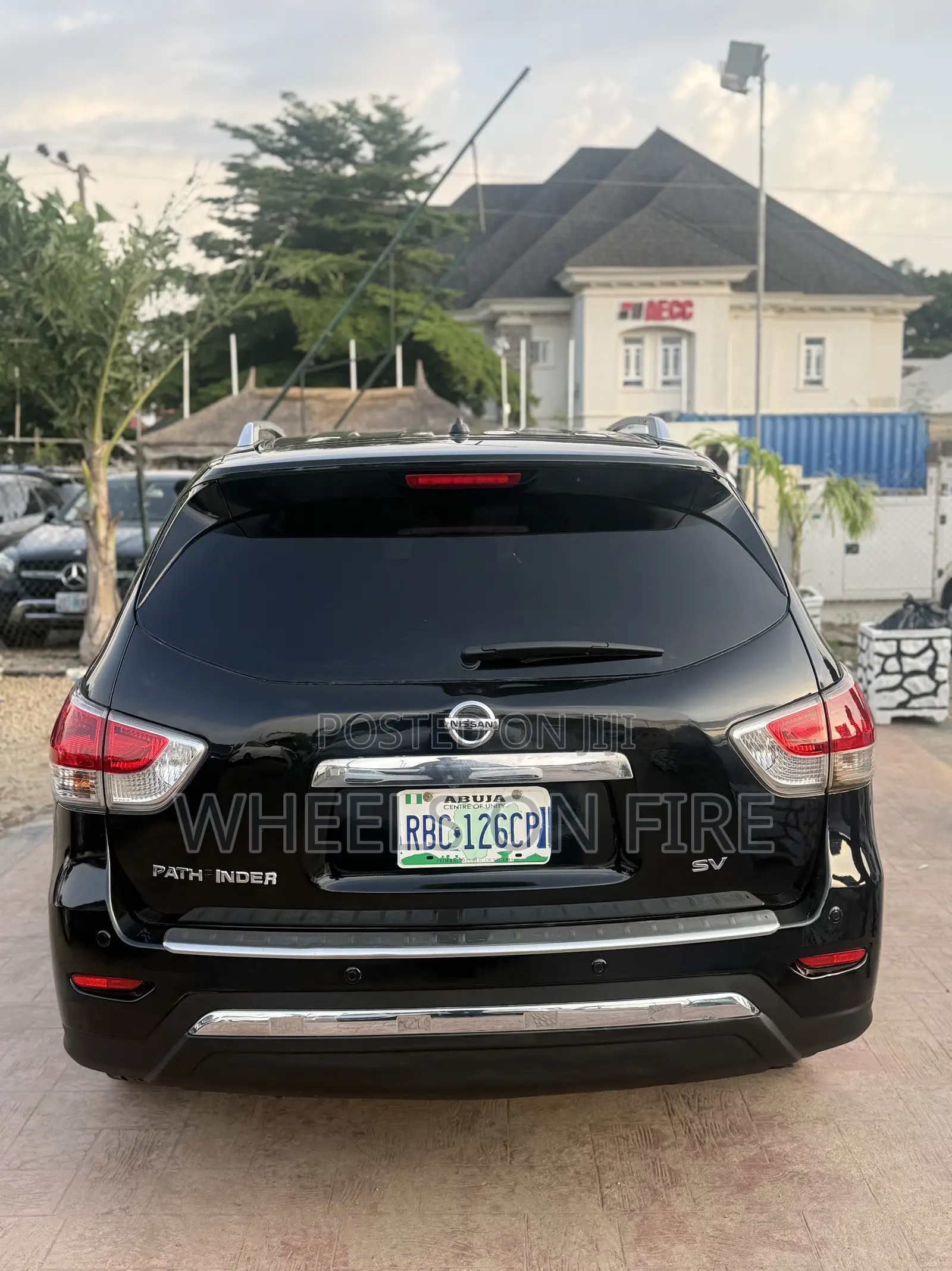 Nissan Pathfinder SV 2018 Black