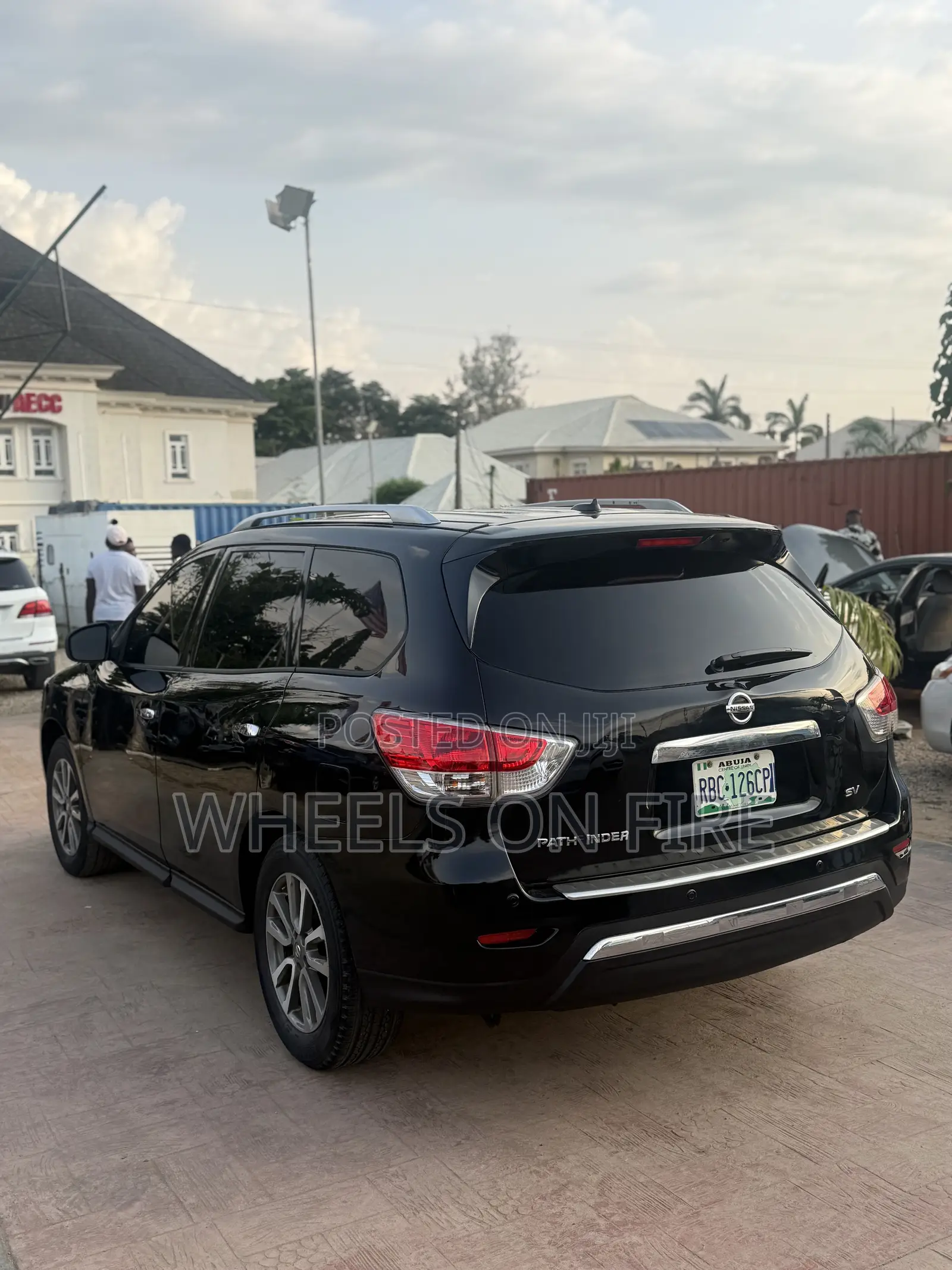 Nissan Pathfinder SV 2018 Black