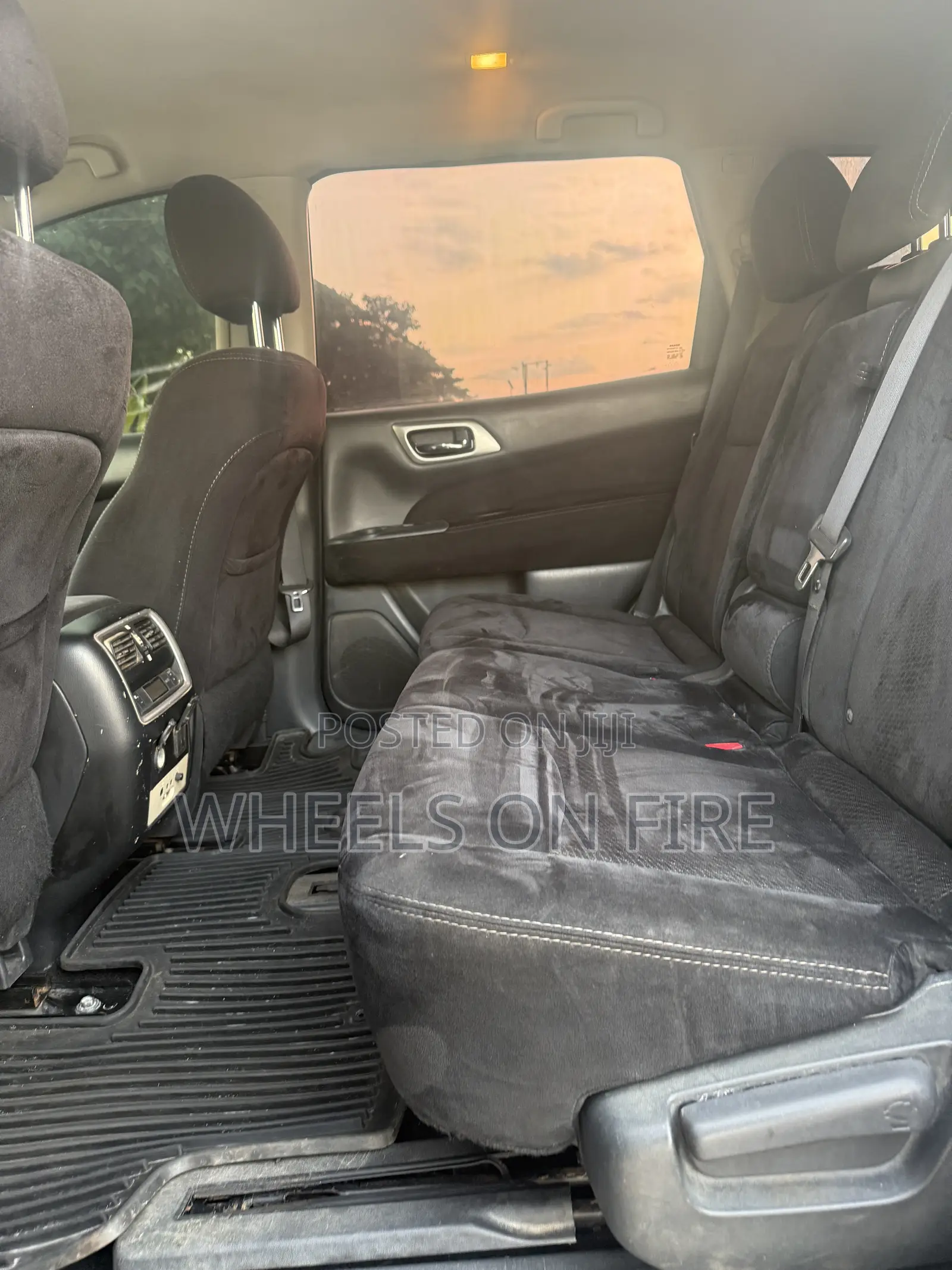 Nissan Pathfinder SV 2018 Black