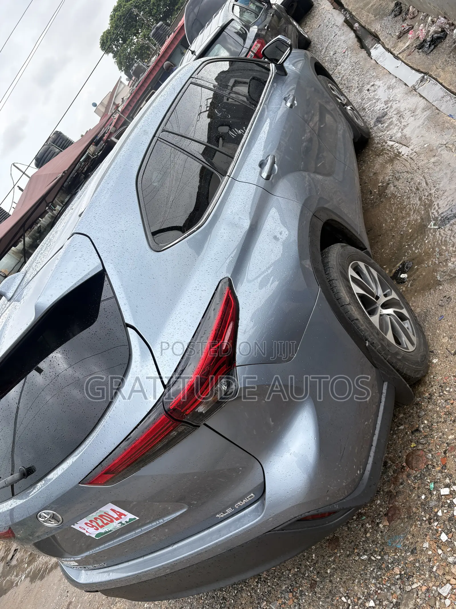 Toyota Highlander XLE 2022 Blue
