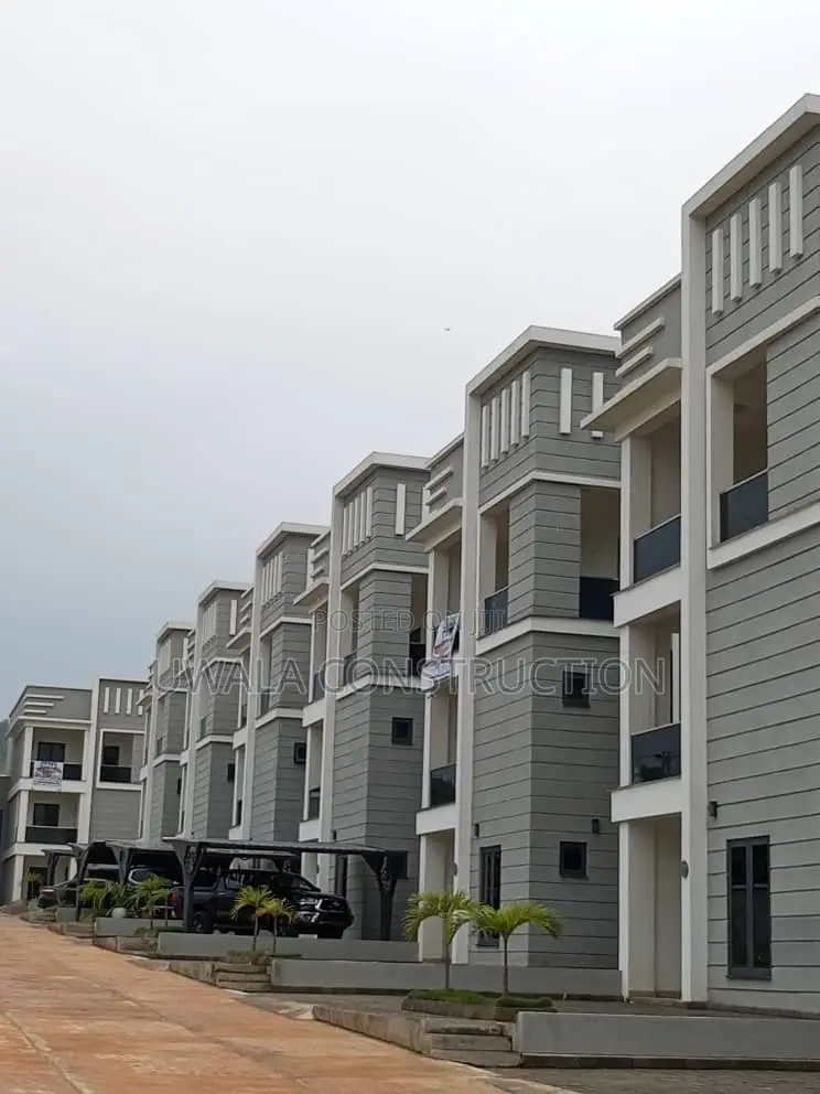 5bdrm Duplex in Kado for sale