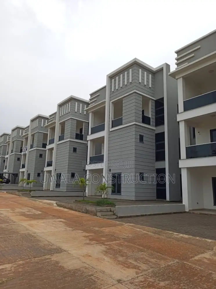 5bdrm Duplex in Kado for sale