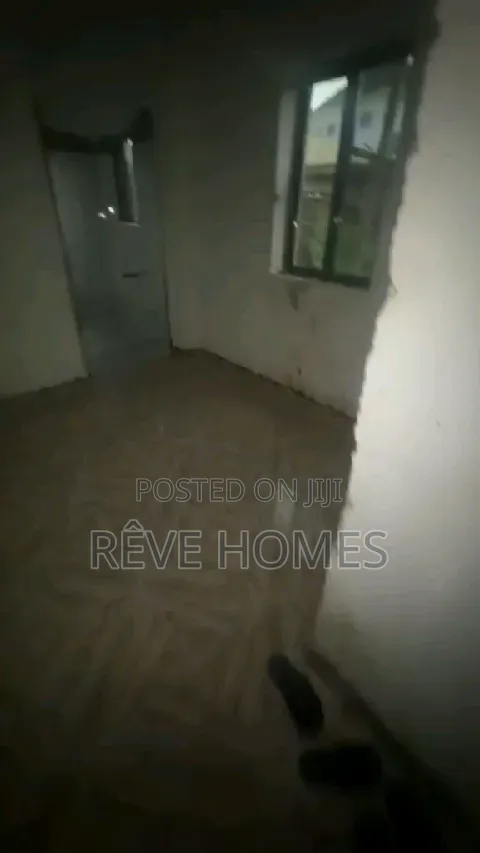 Mini Flat in CHallenge / Mushin for rent