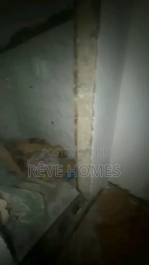 Mini Flat in CHallenge / Mushin for rent