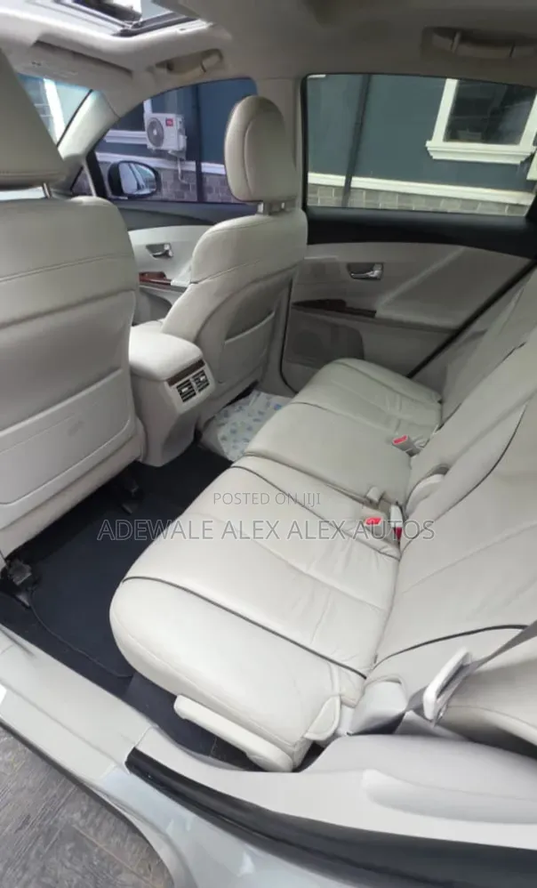 Toyota Venza 2010 Silver