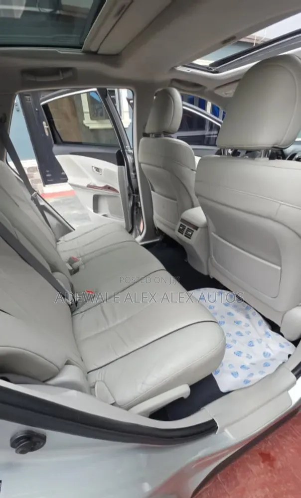 Toyota Venza 2010 Silver
